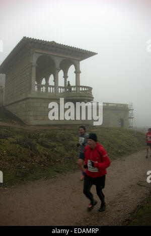 Alamy cliveden sur un matin glacial de janvier & misty le Burnham Joggers tenaient leur 10k, pas aussi froid Banque D'Images