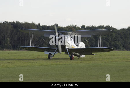 Gloster Gladiator l'imposition après l'atterrissage sur une piste en herbe Banque D'Images