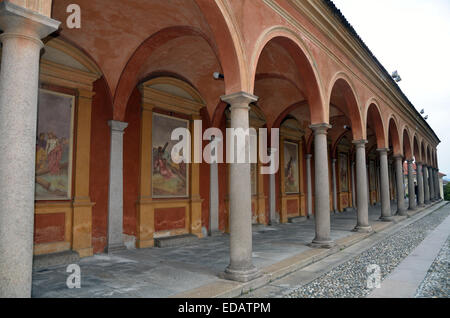 Colonnade, Chemin de Croix, Piazza della Chiesa, Saint Gervasio e Protasio, Baveno, Lac Majeur, Piémont, Italie, Europe Banque D'Images