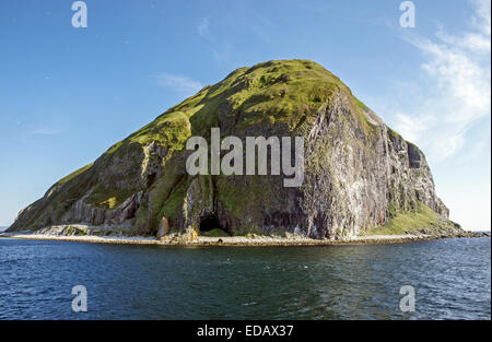 Vue Ouest de la célèbre île écossaise Ailsa Craig située à l'extrémité sud de l'estuaire de la Clyde à l'ouest de l'Écosse Banque D'Images