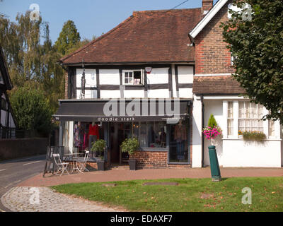 L'une des nombreuses maisons historiques converties en village de Lindfield West Sussex Banque D'Images