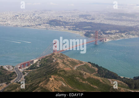 Vue aérienne de Golden Gate Bridge et San Francisco à partir du nord-ouest Banque D'Images