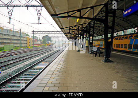 Édifice médiéval gare Haarlem aux Pays-Bas Banque D'Images