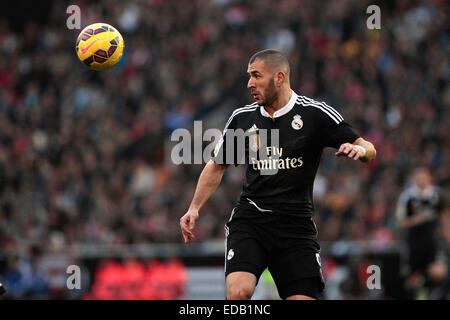 Valence, Espagne. 08Th Jan, 2015. Valencia CF vs Real Madrid Espagne La Liga Journée 17 - stade Mestalla, Valence - Benzema, l'attaquant français du Real Madrid Santiago Crédit : vidal vallejo/Alamy Live News Banque D'Images