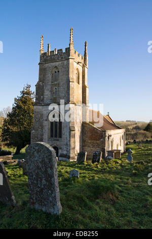 IImber Village plaine de Salisbury Wiltshire England UK.. Prises par l'Armée pour la formation en 1943 et n'est jamais revenu. Église St Giles Banque D'Images