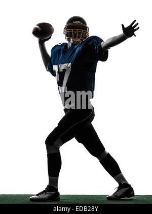 Un quarterback american football player homme jeter en silhouette studio isolé sur fond blanc Banque D'Images