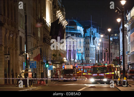 Explosion à Londres Piccadilly comprend : une camionnette blanche endommagé par l'explosion à Londres Piccadilly. Où : London, Royaume-Uni Quand : 03 Oct 2014 Banque D'Images