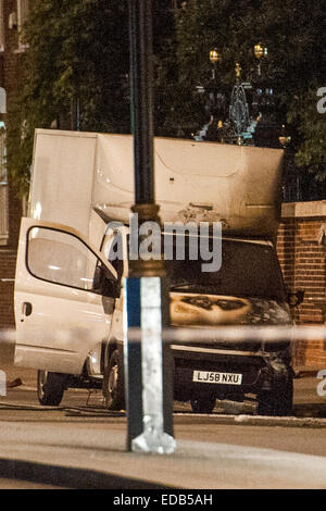 Explosion à Londres Piccadilly comprend : une camionnette blanche endommagé par l'explosion à Londres Piccadilly. Où : London, Royaume-Uni Quand : 03 Oct 2014 Banque D'Images