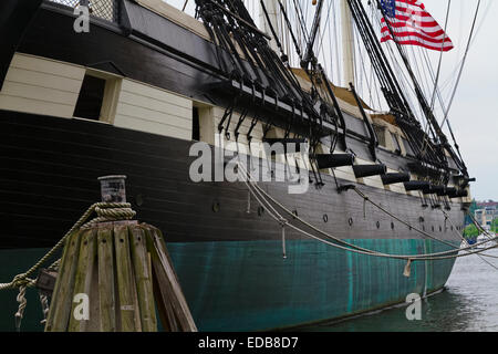 Côté Port Vue rapprochée du navire de guerre USS Constellation, Port de Baltimore, Maryland Banque D'Images