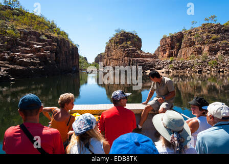 Groupe Voyage et guide sur croisière à Katherine Gorge, Australie Banque D'Images