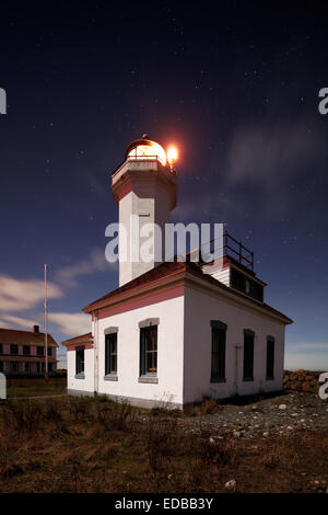 Point Wilson Phare sous un ciel étoilé, Fort Warden State Park, Port Townsend, Jefferson County, Washington, USA Banque D'Images