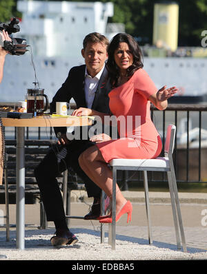 Susanna Reid tournage Bon matin la Grande-Bretagne sur la Southbank comprend : Susanna Reid,Ben Shephard Où : London, Royaume-Uni Quand : 03 Oct 2014 Banque D'Images