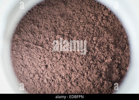 L'oxyde de terbium et de terres rares, photographiés à l'Tradium GmbH à Francfort, Allemagne, novembre5, 2012. Tradium est considéré comme l'un des commerçants les plus connues d'Europe dans la technologie des métaux et terres rares. Photo : Frank Rumpenhorst/dpa Banque D'Images