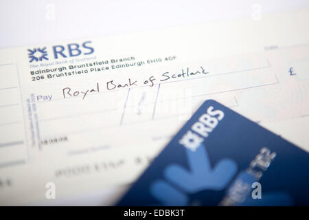 Image d'illustration d'un RBS chéquier et carte du compte courant. Banque D'Images