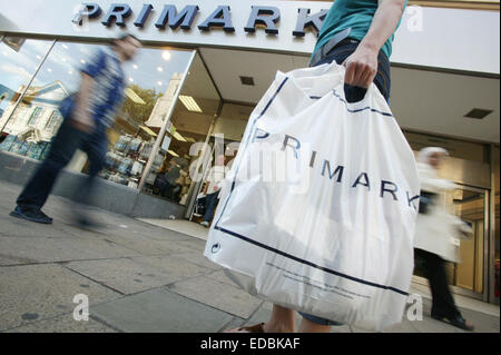 De l'extérieur d'un Primark store ; une marque Associated British Foods. Banque D'Images