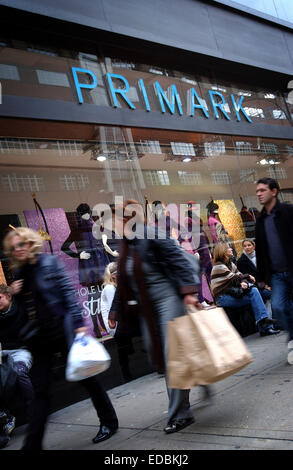 L'extérieur de l'élément phare Primark magasin sur Oxford Street, suis Associated British Foods marque. Banque D'Images