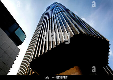 Tower 42 (officiellement le Nat West Tower) domine la ville de l'Est Banque D'Images