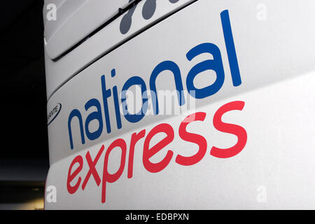 Un National Express Coach près de la gare routière de Victoria au centre de Londres. Banque D'Images