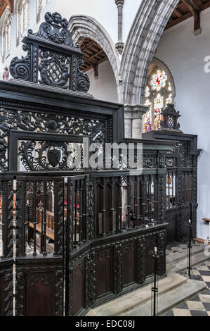 Château d'Auckland - l'intérieur de la chapelle Saint-Pierre avec le magnifique écran de toit baroque de 17c. Bishop Auckland, comté de Durham, Royaume-Uni Banque D'Images