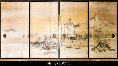 Temple bouddhiste zen Shoden-ji, Kyoto, Japon. 17c paysages chinois peints sur des cloisons coulissantes (fusuma) dans les salles de réception Banque D'Images