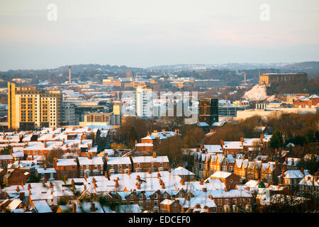 Les toits couverts de neige dans la ville de Nottingham, Nottinghamshire England UK Banque D'Images