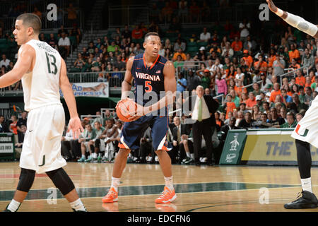 Coral Gables, en Floride, aux Etats-Unis. 3 janvier, 2015. Darion Atkins # 5 de Virginie en action pendant le match de basket-ball de NCAA entre les ouragans à Miami et le Virginia Cavaliers à Coral Gables, en Floride. Les Cavaliers défait les cannes '89-80. © csm/Alamy Live News Banque D'Images