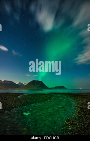 Northern Lights sur Mt. Kirkjufell, Grundarfjordur, Péninsule de Snæfellsnes, l'Islande. Banque D'Images