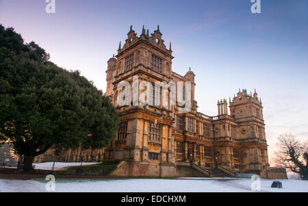 Un matin d'hiver dans la neige à Wollaton Hall et Deer Park, Nottingham Nottinghamshire England UK Banque D'Images