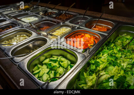 Petit bar à salades dans un restaurant local en Islande. Banque D'Images