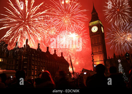 2011, Fireworks sur Big Ben à minuit Banque D'Images