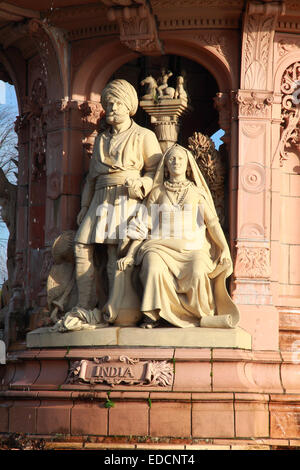 Détail de la fontaine Doulton à Glasgow, Ecosse vert Banque D'Images