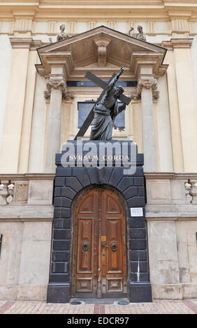 Entrée de l'église de la Sainte Croix (vers 1696) à Varsovie, Pologne Banque D'Images