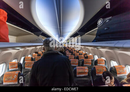 À l'intérieur d'un Boeing 737-800 de la compagnie aérienne Pegasus au Frankfurt International Airport Banque D'Images