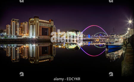 Newcastle/Gateshead Quayside de nuit Banque D'Images