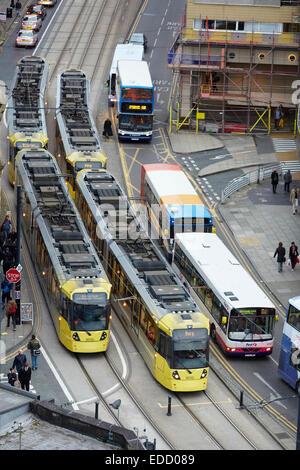 Manchester High Street, dans le domaine de Shudehill le centre-ville, un arrêt de tramway Metrolink à lights Banque D'Images