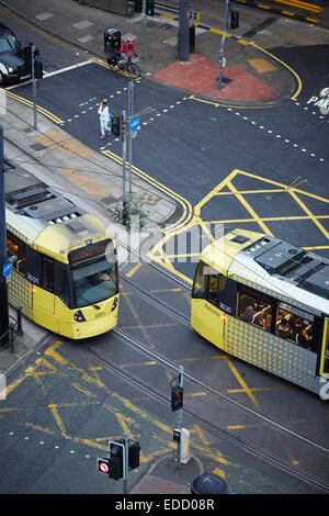 Manchester High Street, dans le domaine de Shudehill le centre-ville, un arrêt de tramway Metrolink à lumières, parking et l'Arndale ni Banque D'Images