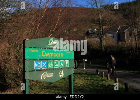 Panneau routier à l'entrée de Cwmcarn Forest Drive. Banque D'Images