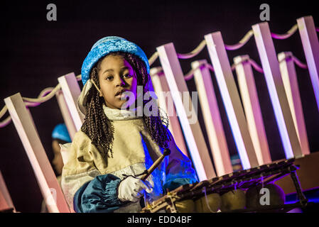 Barcelone, Espagne. 5Th Jan, 2015. 5 janvier, 2015 - cavalcade de Balthazar au traditionnel défilé des trois rois magiques à Barcelone Crédit : Matthias Rickenbach/ZUMA/ZUMAPRESS.com/Alamy fil Live News Banque D'Images