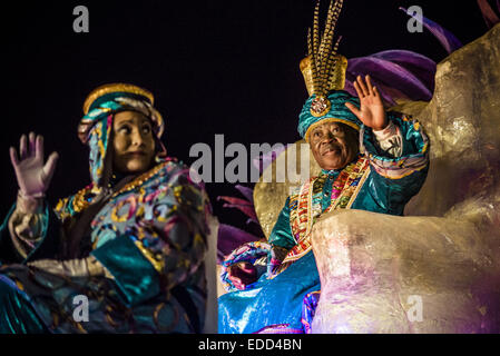 Barcelone, Espagne. 5Th Jan, 2015. 5 janvier, 2015 - cavalcade de Balthazar au traditionnel défilé des trois rois magiques à Barcelone Crédit : Matthias Rickenbach/ZUMA/ZUMAPRESS.com/Alamy fil Live News Banque D'Images