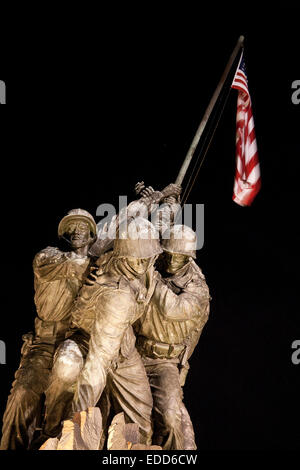 Iwo Jima monument au cimetière d'Arlington, dans la nuit Banque D'Images