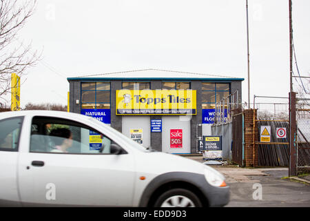 Swansea, Pays de Galles, Royaume-Uni. 05 Jan, 2015. Une succursale de Topps carreaux dans Swansea avant d'une mise à jour, lundi 5 janvier, 2015. Crédit : John Wellings/Alamy Live News Banque D'Images