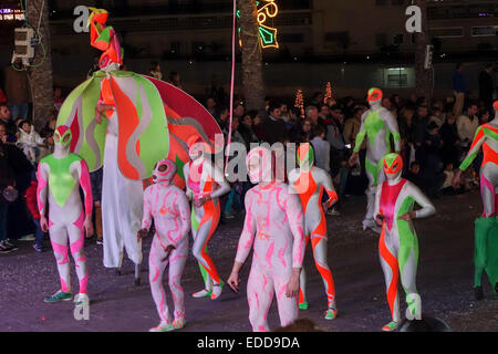 Benidorm, Espagne. 5Th Jan, 2015. Aujourd''Dia de los Reyes Magos" les trois rois du Moyen Orient, Melchor Gaspar, Baltazar et arriver à Benidorm et après une parade dans les rues de l'hôtel de ville y compris les flotteurs, ânes, chevaux et même un troupeau d'oies, les rois laissent leurs cadeaux pour les enfants à la crèche. Caractères de la parade. Credit : Mick Flynn/Alamy Live News Banque D'Images