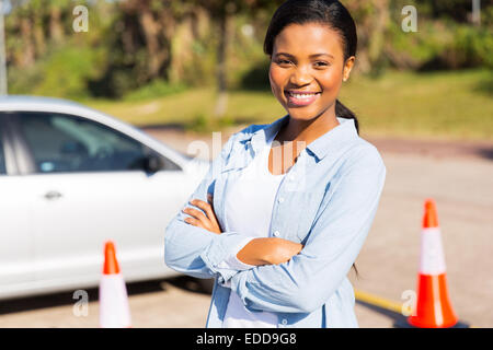 Portrait de joli étudiant africain dans le pilote d'essai Banque D'Images