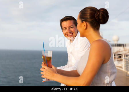 Belle senior couple having fun on cruise Banque D'Images