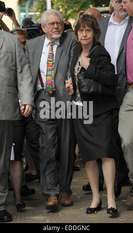 Rolf Harris arrivant à Southwark Crown Court comprend : Rolf Harris Où : London, Royaume-Uni Quand : 04 Oct 2014 Banque D'Images