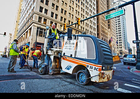 La construction de routes au centre-ville de Detroit, Michigan, USA. Le 24 octobre 2014. Banque D'Images