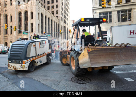 La construction de routes au centre-ville de Detroit, Michigan, USA. Le 24 octobre 2014. Banque D'Images