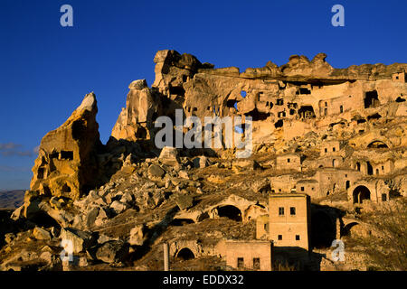 Turquie, Cappadoce, Çavuşin, habitations grottes Banque D'Images