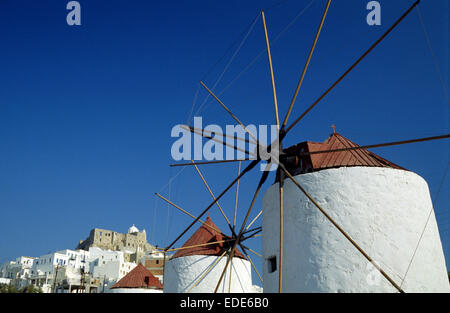 Grèce, îles du Dodécanèse, Astypalea, Chora, moulins à vent Banque D'Images