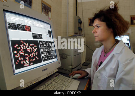 L'Université de Milan (Italie), département de biologie et de la génétique, l'analyse des chromosomes Banque D'Images